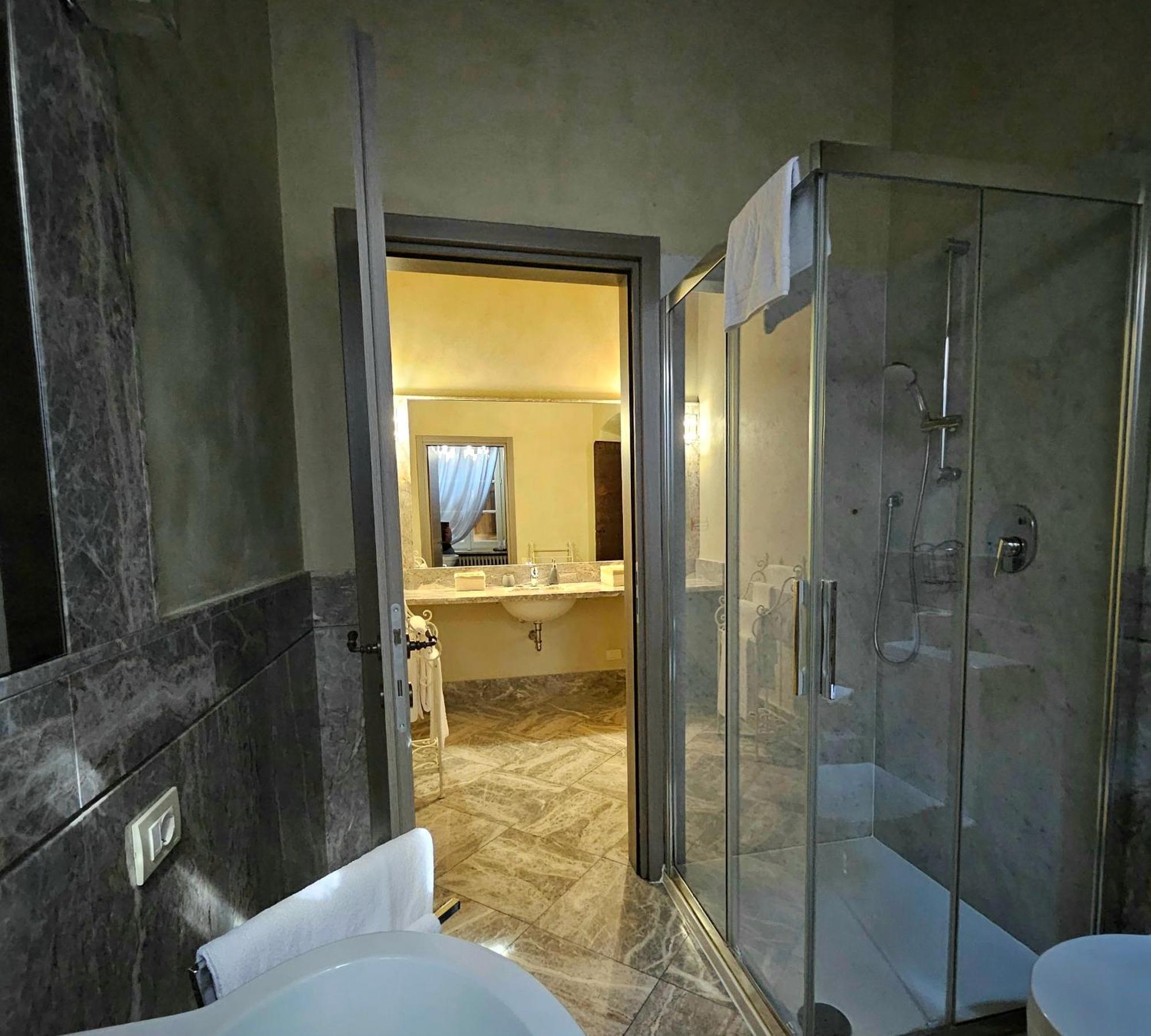 B&B Dimora Delle Donnole Bergamo Alta Bagian luar foto