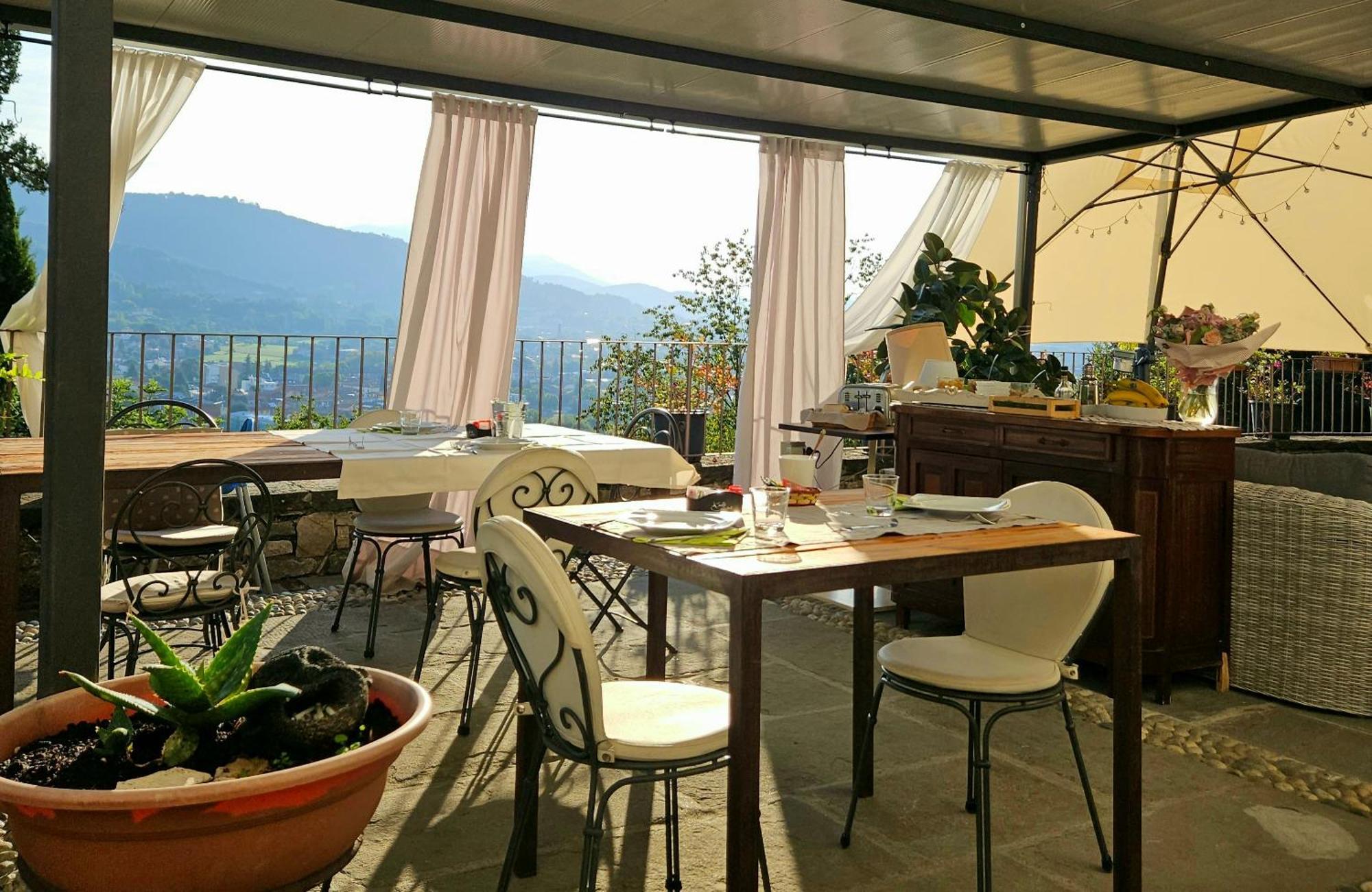 B&B Dimora Delle Donnole Bergamo Alta Bagian luar foto