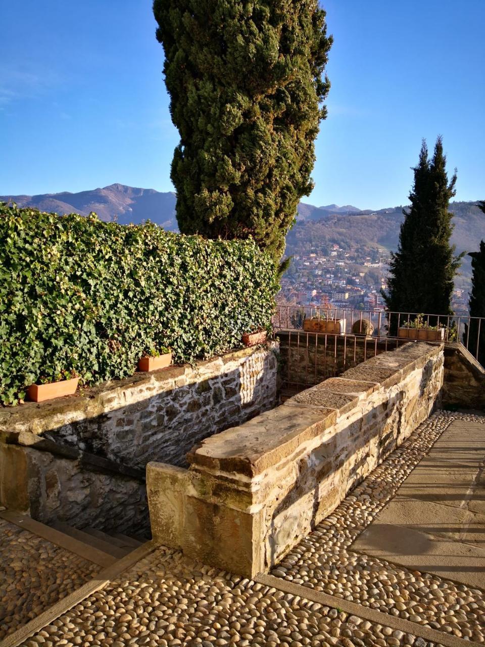 B&B Dimora Delle Donnole Bergamo Alta Bagian luar foto